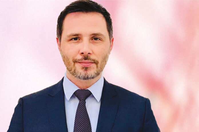 GT01-Web-Simon-McQuoid-Mason-900x600 Simon McQuoid-Mason